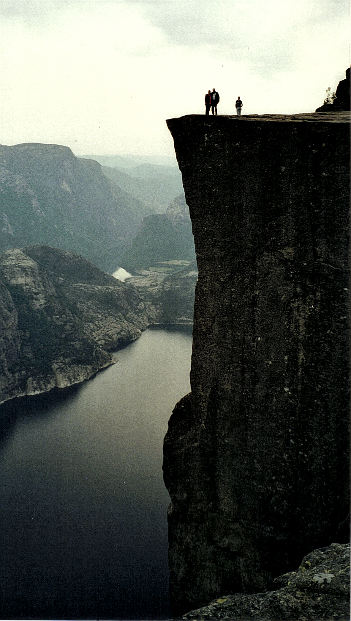 108.jpg (1416381 Byte)